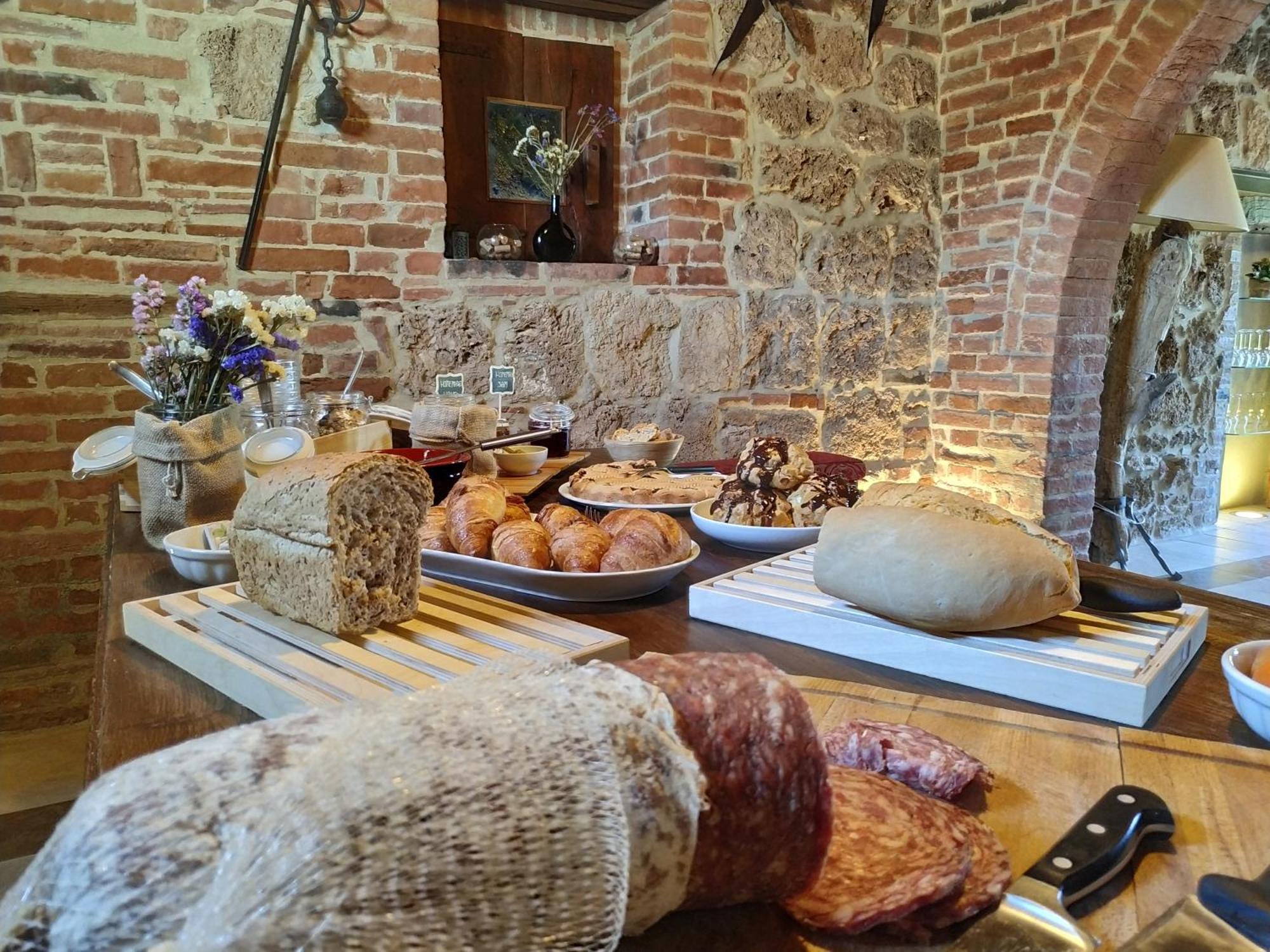 Agriturismo Le Sorbelle D'Orcia Con Piscina بيينْسا المظهر الخارجي الصورة