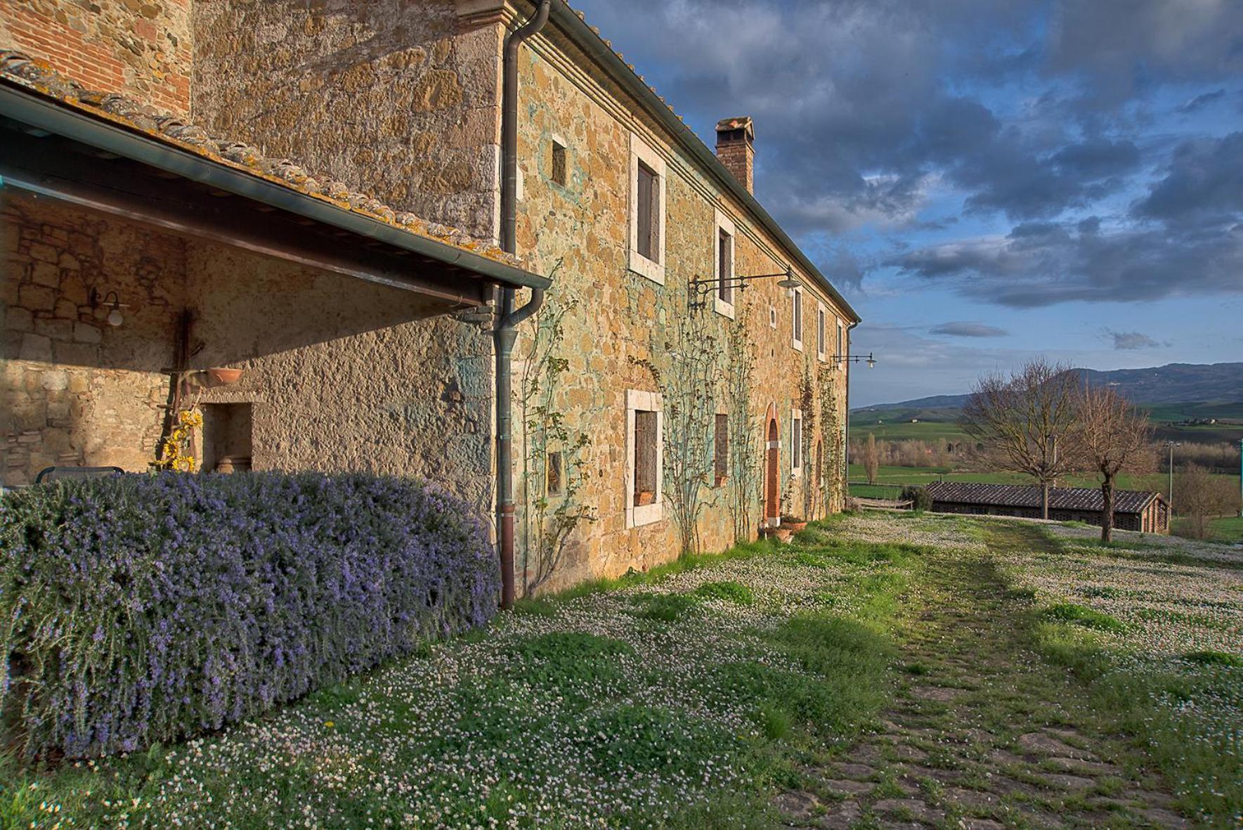 Agriturismo Le Sorbelle D'Orcia Con Piscina بيينْسا المظهر الخارجي الصورة