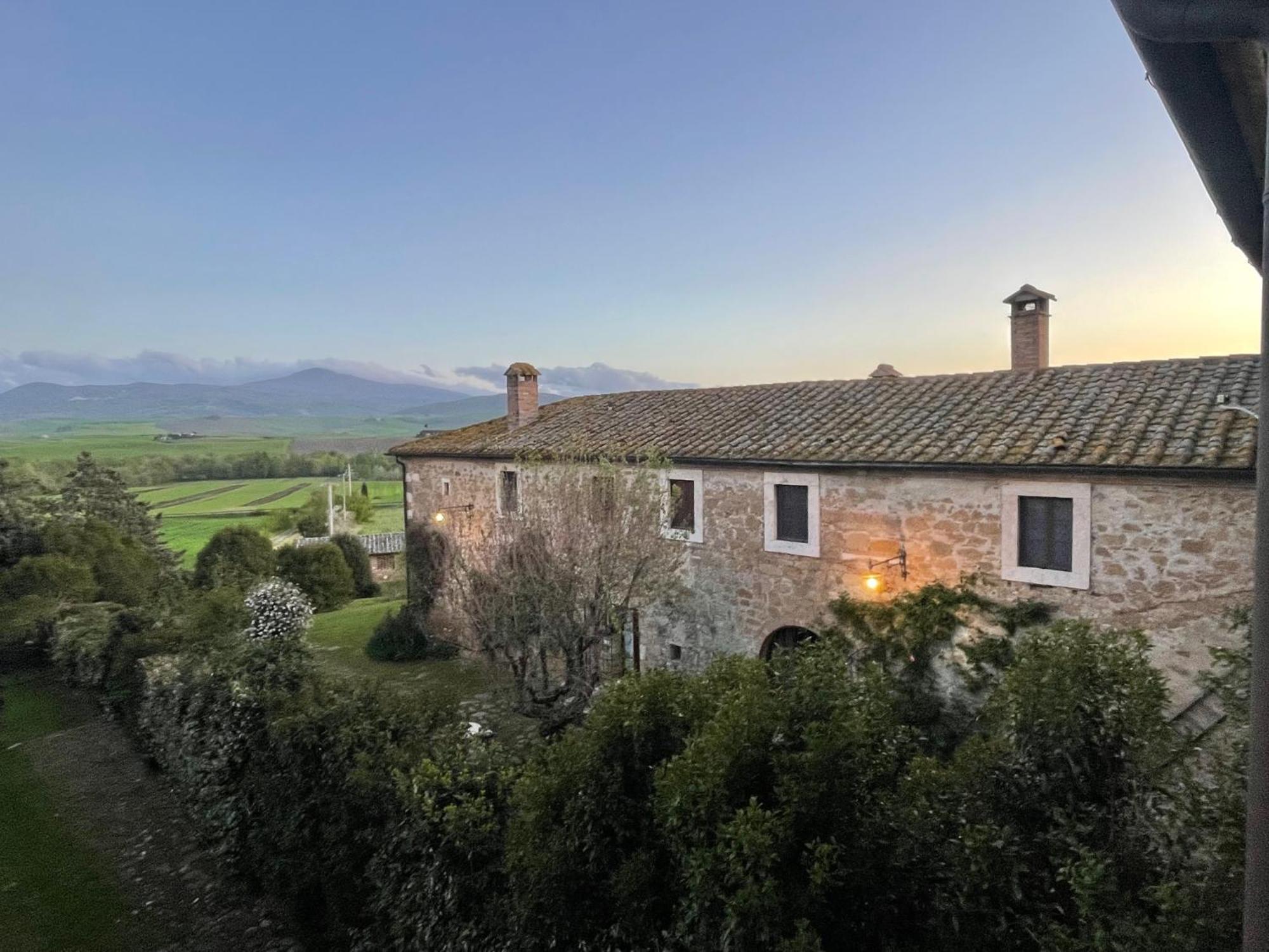 Agriturismo Le Sorbelle D'Orcia Con Piscina بيينْسا المظهر الخارجي الصورة